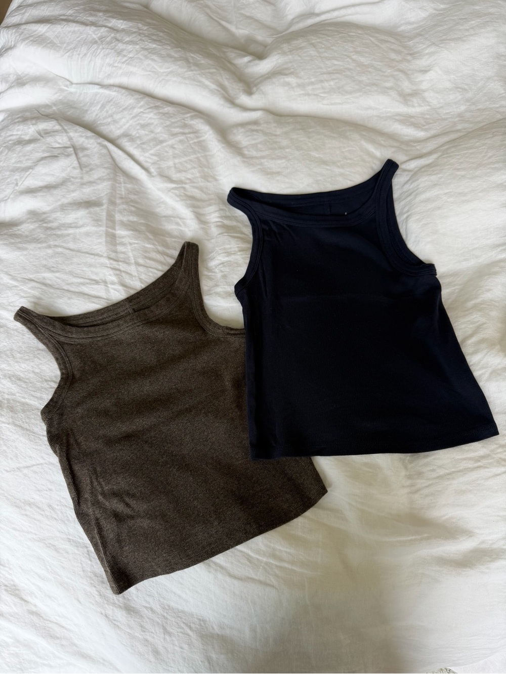 Everlane Tanks Tops - size S